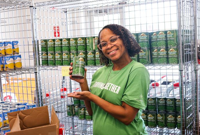 Smucker volunteer
