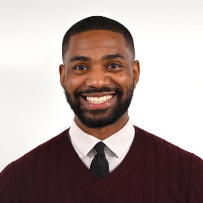 headshot image of Gregory Skinner